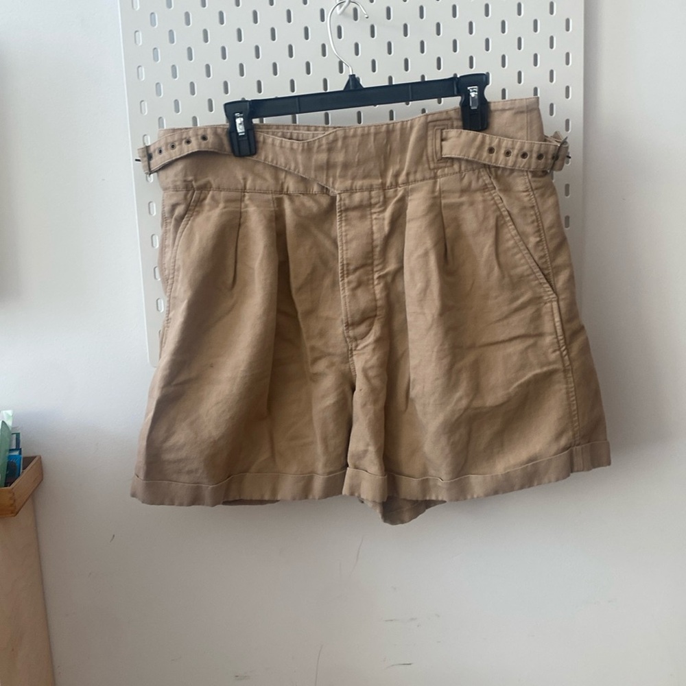 Banana Republic Heritage Explorer. Khaki Shorts.